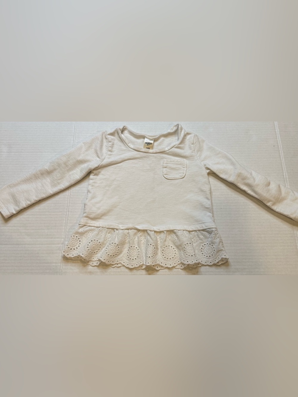 OshKosh B’gosh Girls 2T White Eyelet Peplum Top 🤍